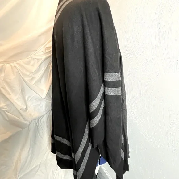 WHBM Ruana - Picture 5 of 7